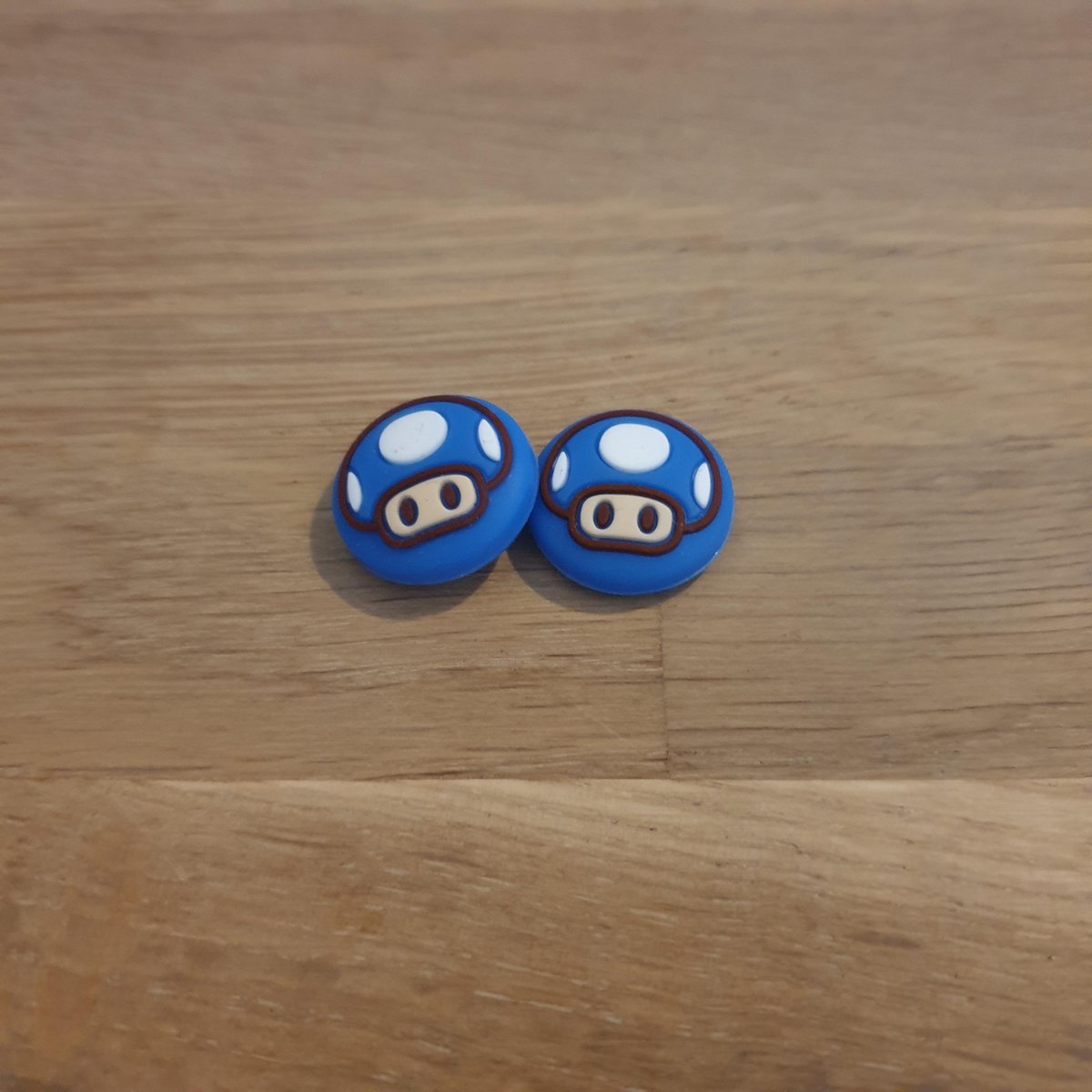 Gadgetpoint! | GaPo | Mario Toad Thumb Grips | Thumb Sticks | Controller Caps | Nintendo Switch & Lite | 1 Set = 2 Thumbgrips | Toad | Blauw/Wit